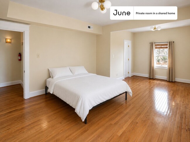 Building Photo - Room in Shared 5 bed/3 bath home in Brookland