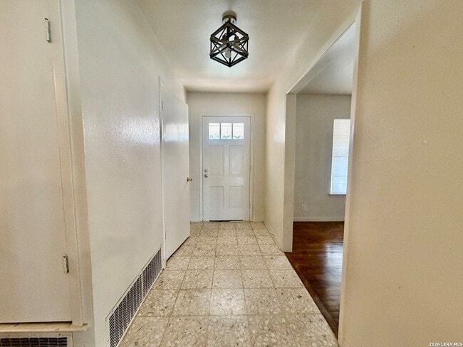 Photo - 115 Encino Grande St