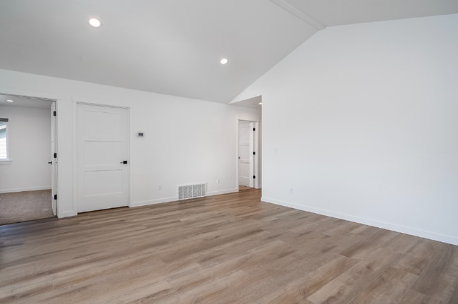 Photo - 124 W View Dr