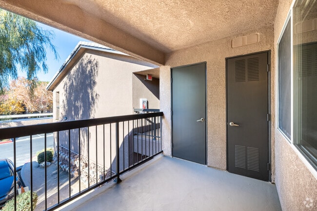 1BR, 1BA - 620SF - Balcony
