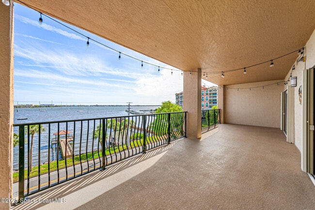 Building Photo - 29 Riverside Dr Unit 402