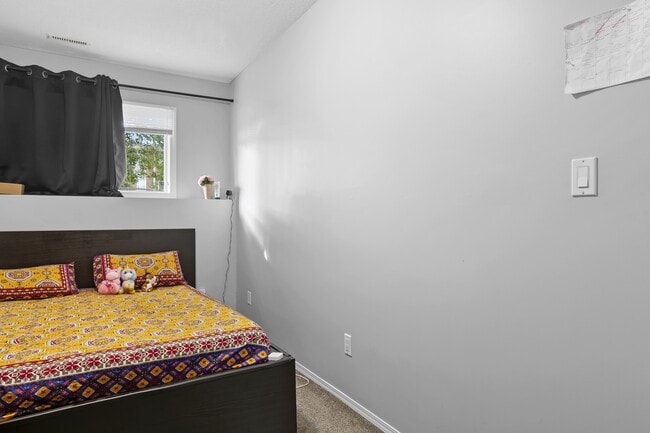 Photo - 10102-10107 107 Ave