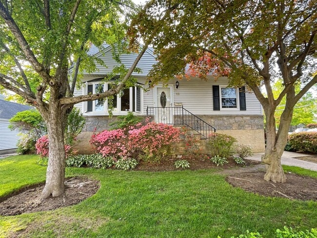 Photo - 115 Lyons Rd House