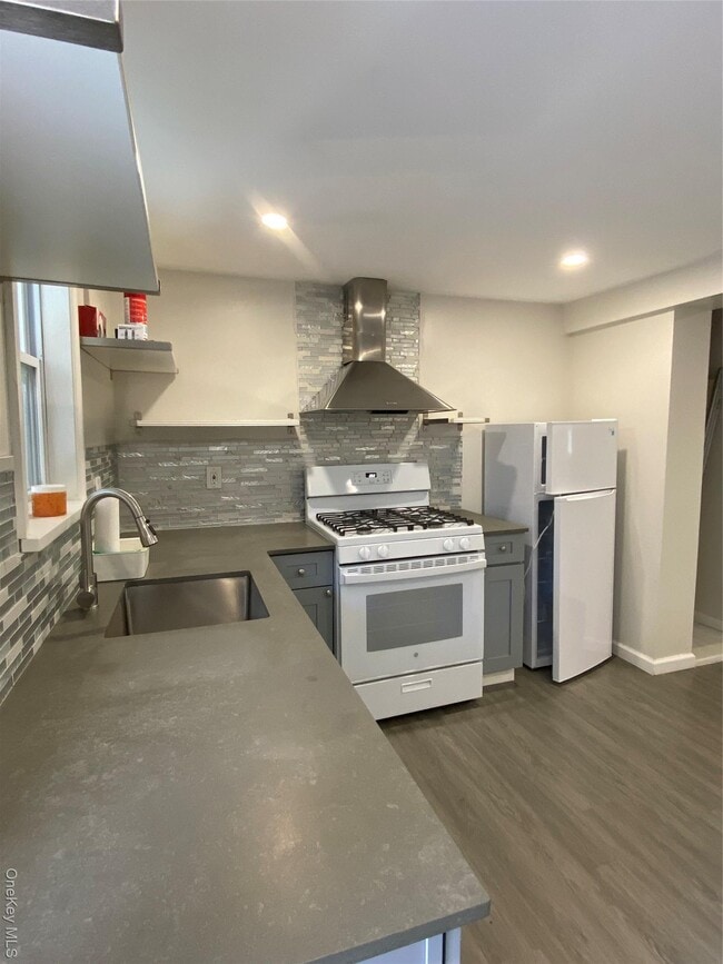 Photo - 32 Zimmer Dr Unit right lower side