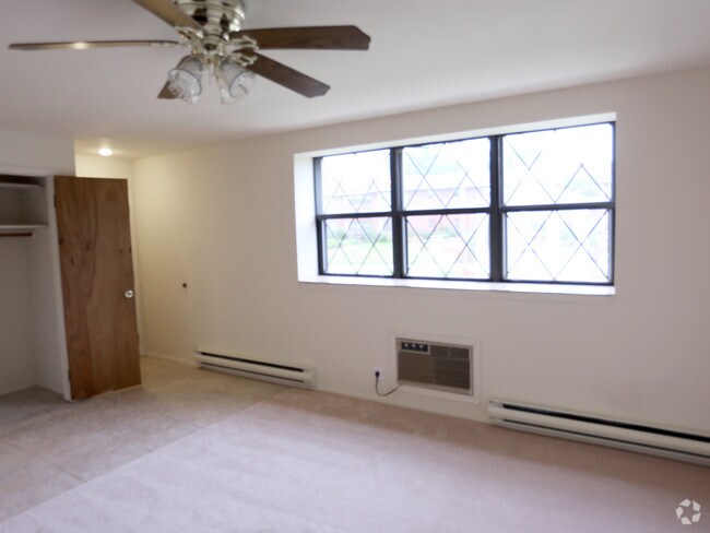1BR, 1BA - 55+ West Babylon Manor Senior Community