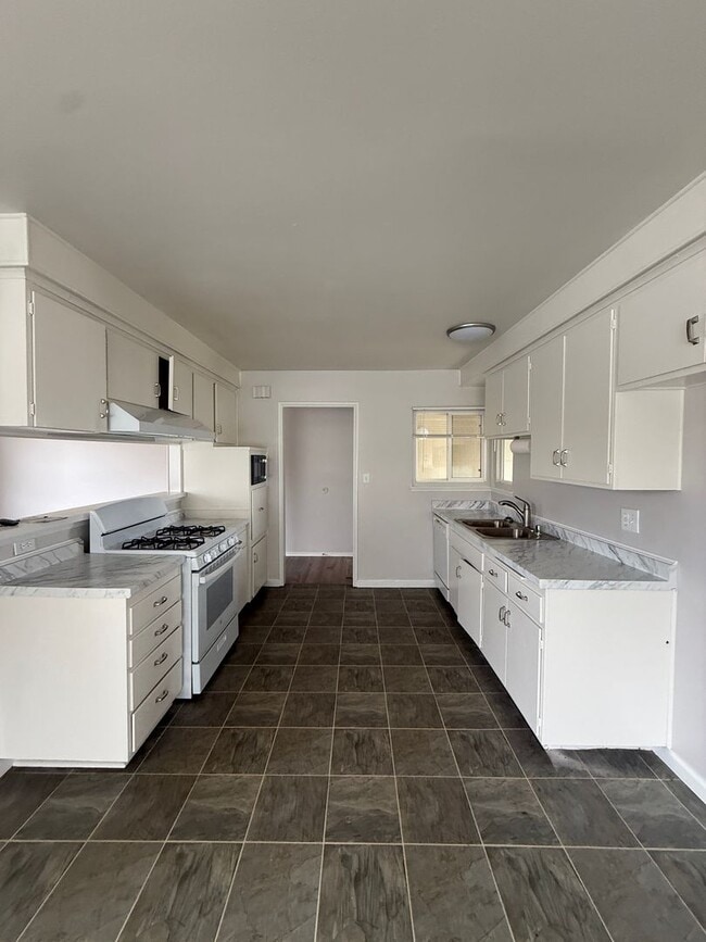 Photo - Single Story Home in Tanglewood with Easy ...