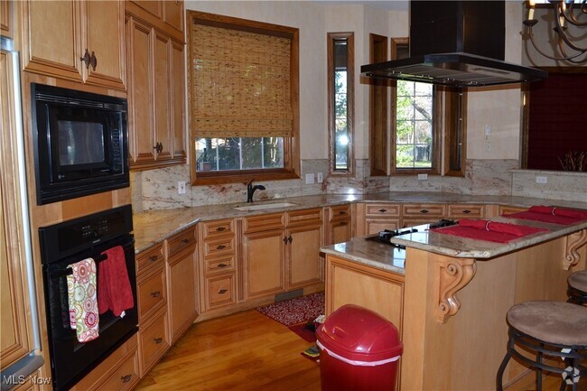 Building Photo - 1911 E 73rd St Rental