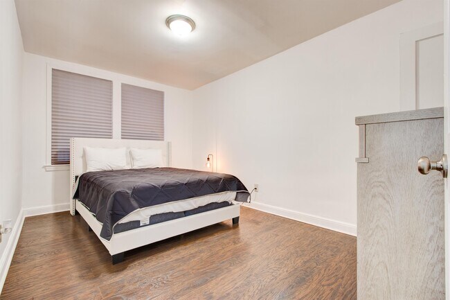 1222 18th Pl NE Unit 2