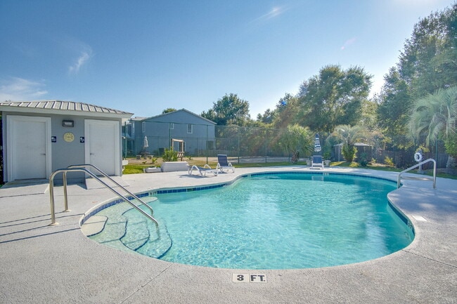 Building Photo - Santa Rosa 3/2.5 Townhome – Minutes from N...