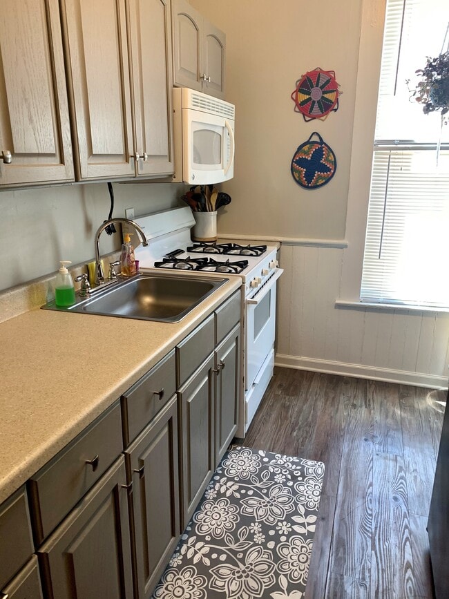 Building Photo - 141 William St Unit 1R