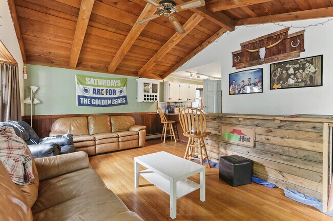 Photo - 1468 Carroll Ave