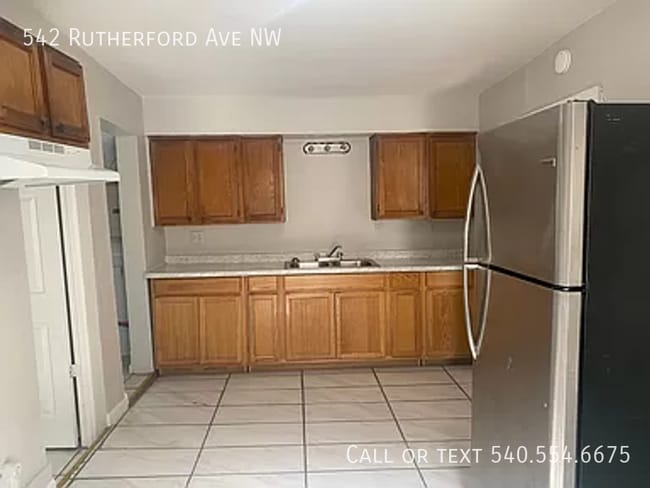 Photo - 542 Rutherford Ave NW