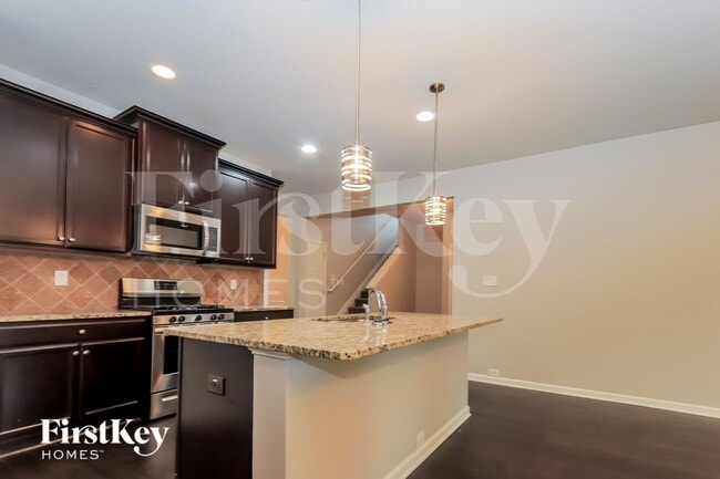 Photo - 569 Carleton Pl