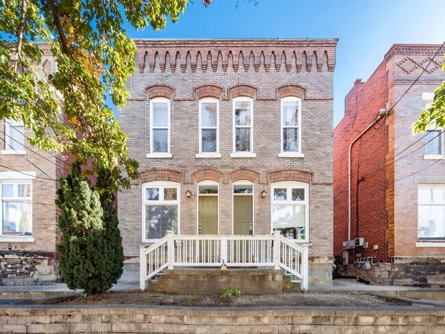 Building Photo - 1208 Indianola Ave