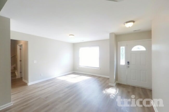 Photo - 633 Thornbird Cir