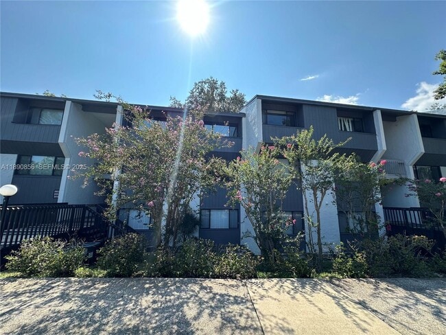 Building Photo - 2816 SW 14th Dr Unit 2816