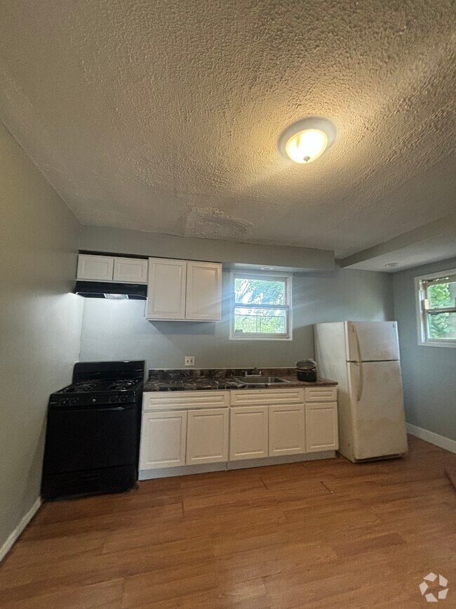 Building Photo - 152 Shephard Ave Unit 1 Rental