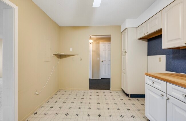 Photo - 1460 Elm St Unit 325b