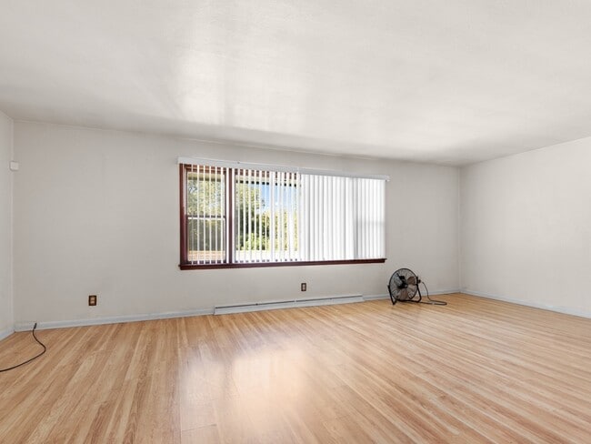 Photo - 2916 School St