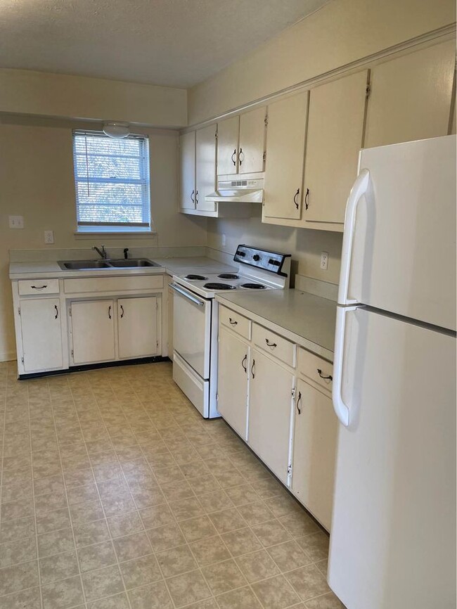 Photo - 228.5 S Porter Dr