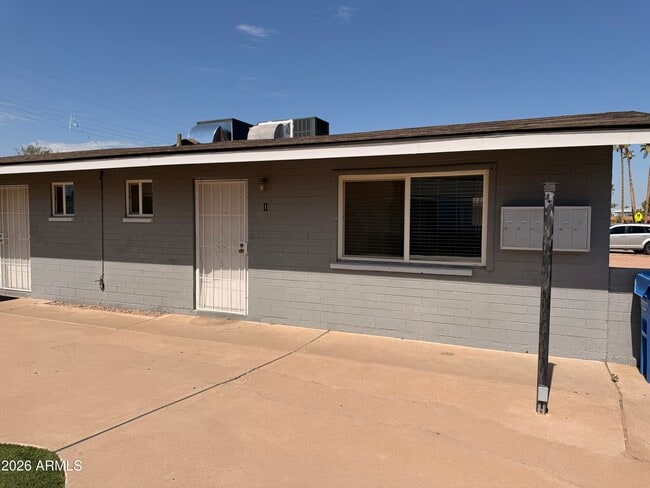 Building Photo - 4837 E Willetta St Unit Apt 1