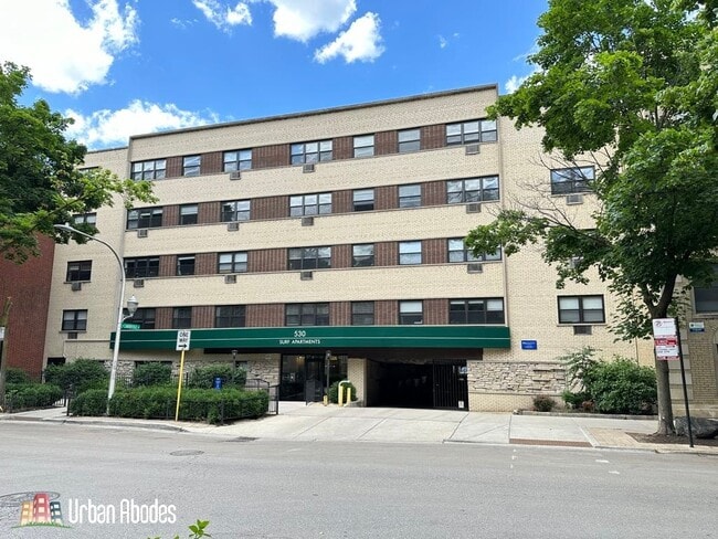 Building Photo - 527 W Surf St Unit A04C