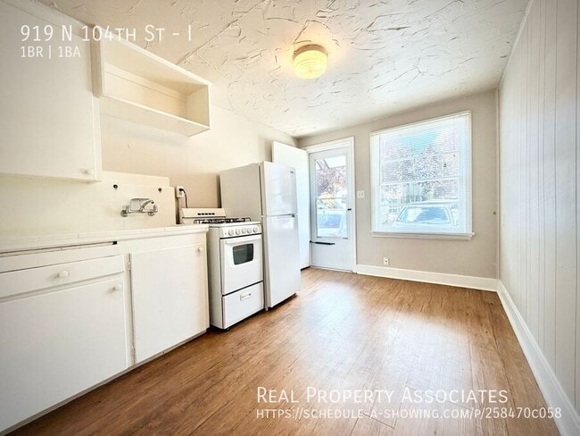 Photo - 919 N 104th St Unit I