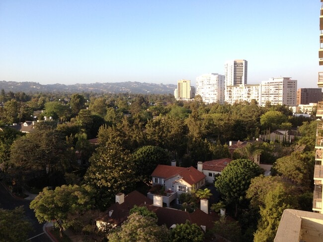 Building Photo - 10751 Wilshire Blvd Unit 1107 Rental