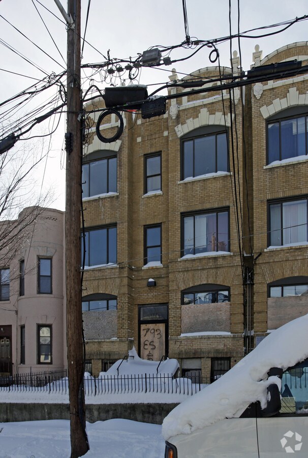 Photo - 117-119 Bostwick Ave