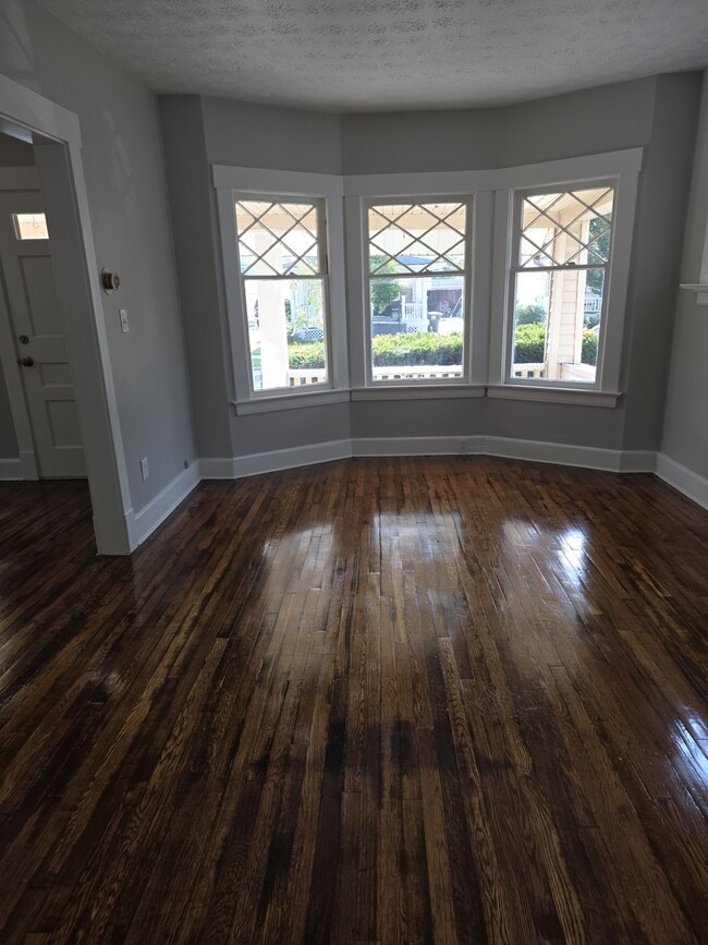 Photo - 1286 Beach Ave Apartamentos