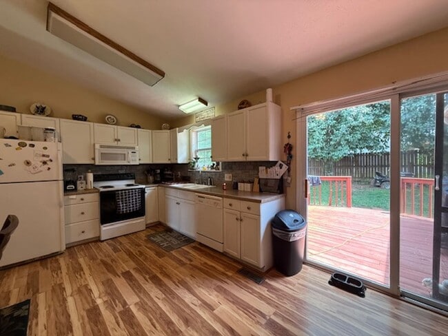 Photo - Comfort, Convenience, and Great Location!!