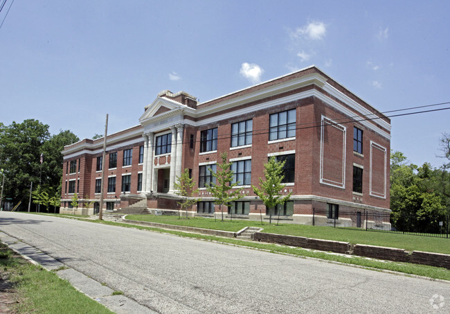 Building Photo - Renaissance Center Rental