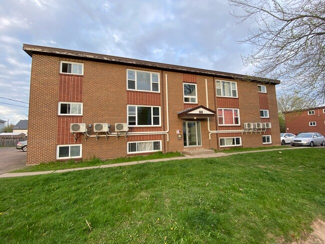 Building Photo - 21 McKenzie Ave Unit 9