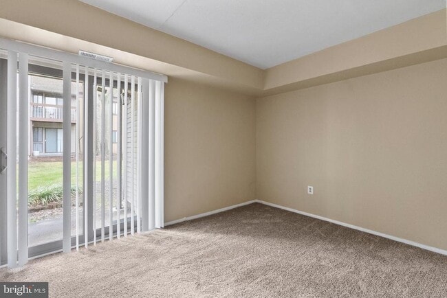 Photo - 211 James Ct