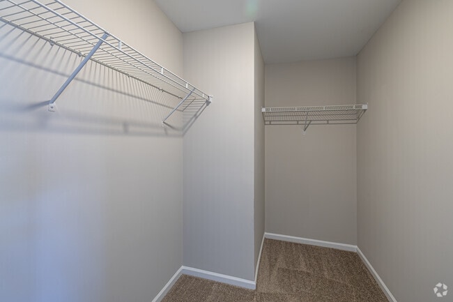 2BR, 2BA - 1,500SF - Walk-in Closet