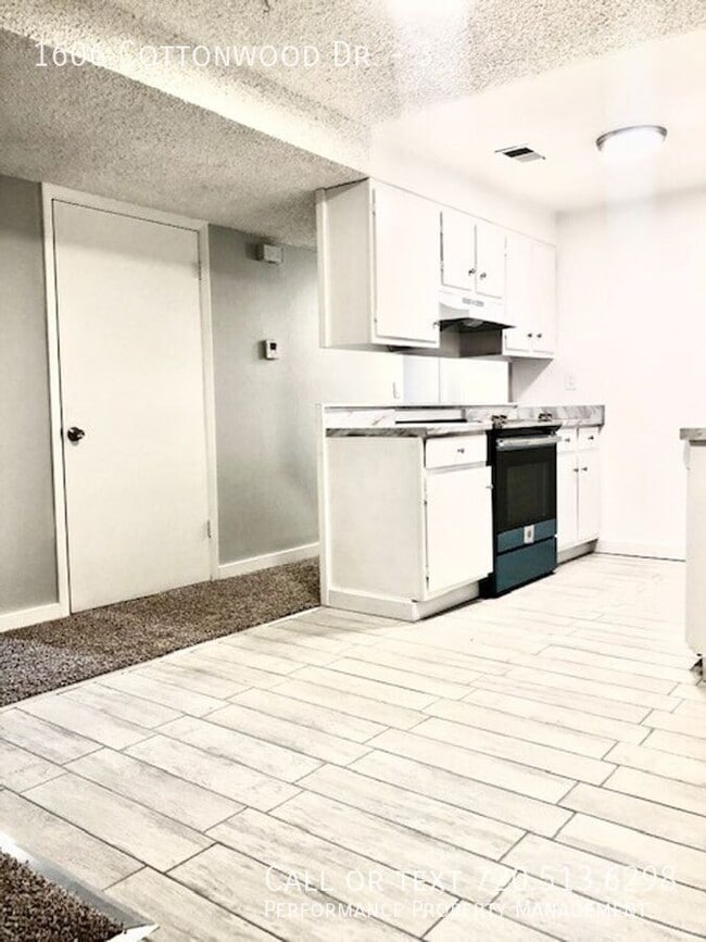 Photo - 1606 Cottonwood Dr