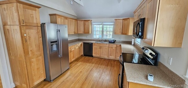 Photo - 4 Lloyd Point Dr