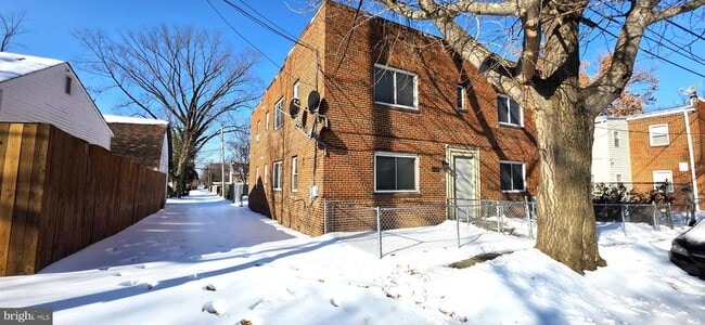 Building Photo - 3207 11th Pl SE Unit 2