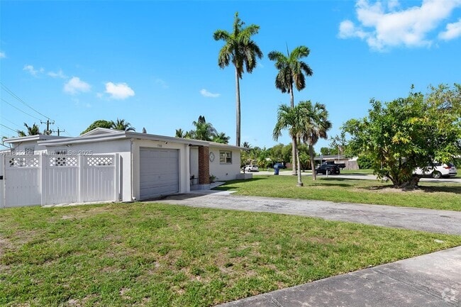 Building Photo - 1708 NW 58th Ave Rental
