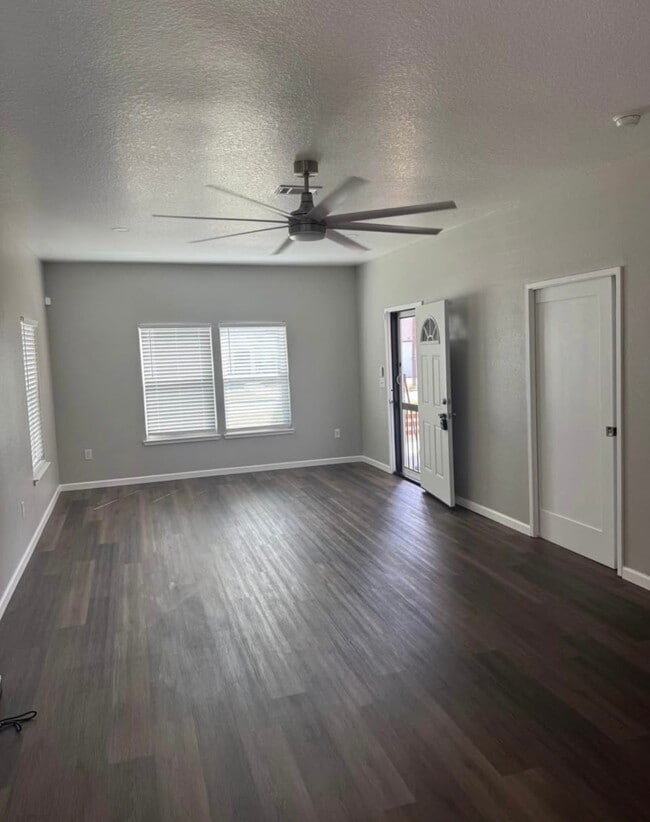 Photo - 4741 Providence St