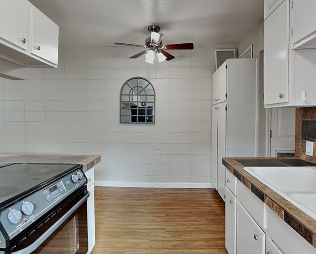 313 S Lawsona Blvd