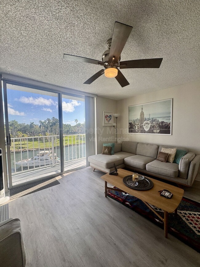 Building Photo - 1740 NW N River Dr Unit 516