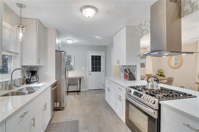 Photo - 577 Kurtz Rd