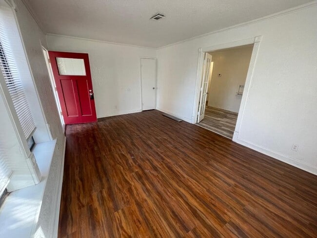Photo - 1 Bed 1 Bath Duplex For Lease!
