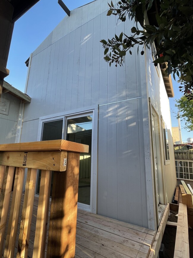 Building Photo - 2005 10th St Unit C