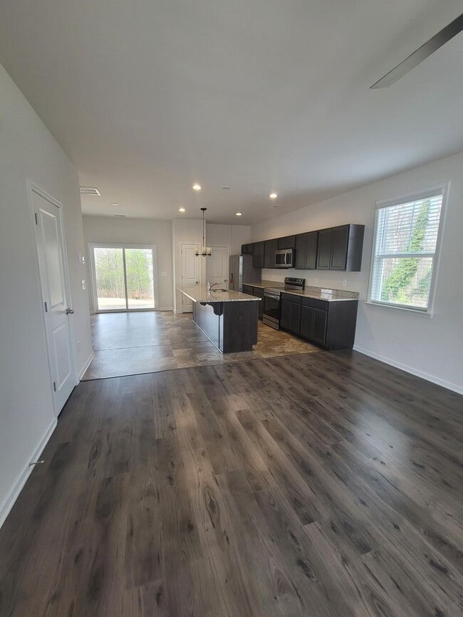 Building Photo - 3 Bed/ 2 full + 2 1/2 baths Boiling Spring... Rental