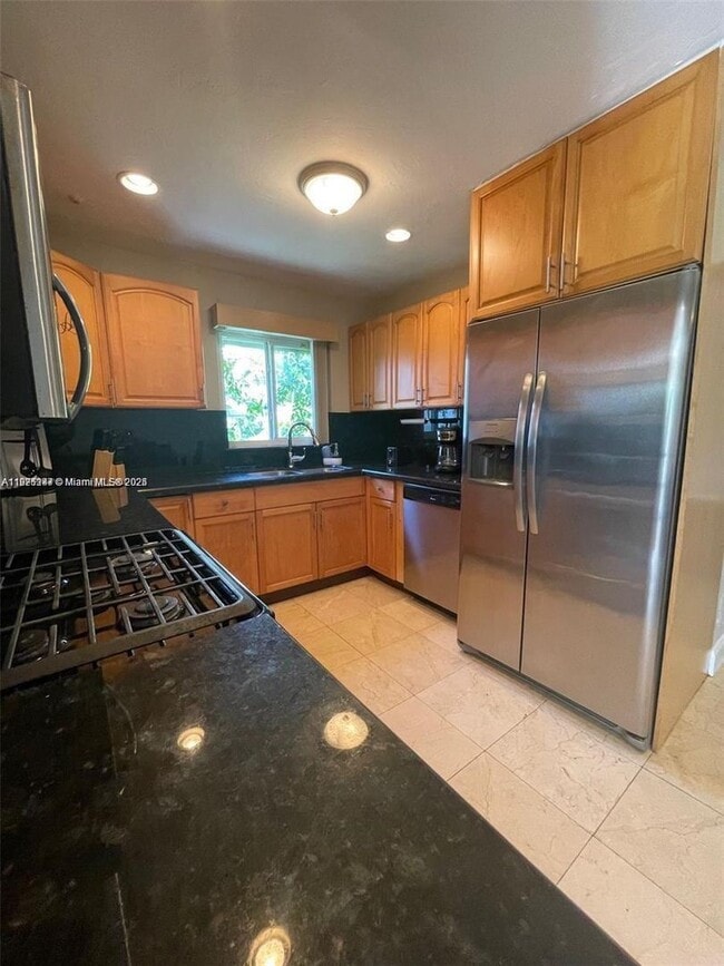 Photo - 1531 Moffett St