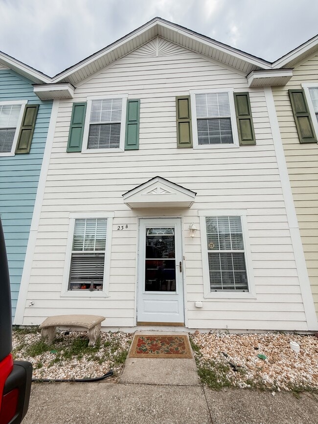 Building Photo - 23 Old Courthouse Way