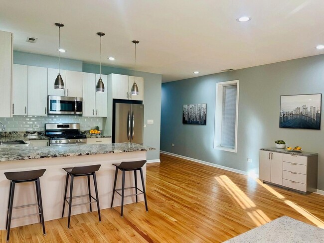 Photo - 1750 W Cermak Rd Unit B