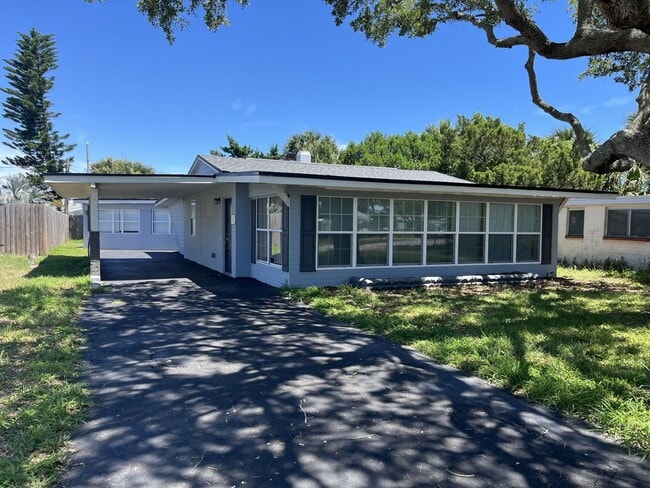 Building Photo - Beach Bungalow